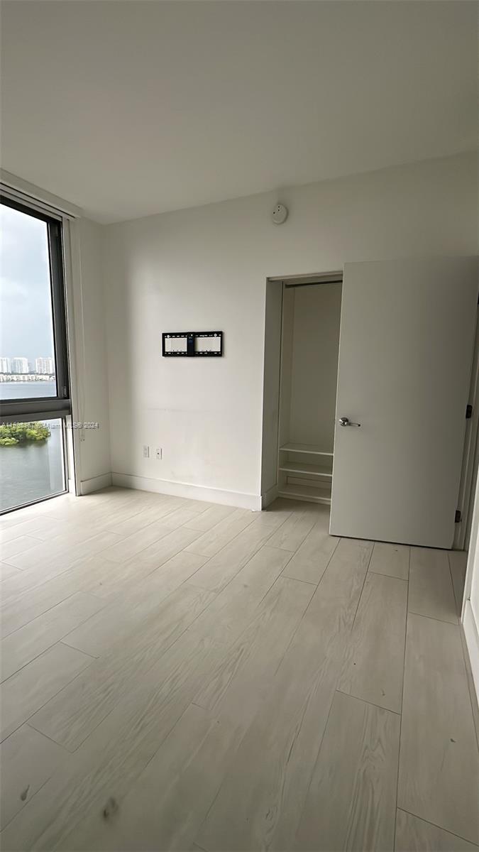 THE HARBOUR SOUTH CONDO - Residential