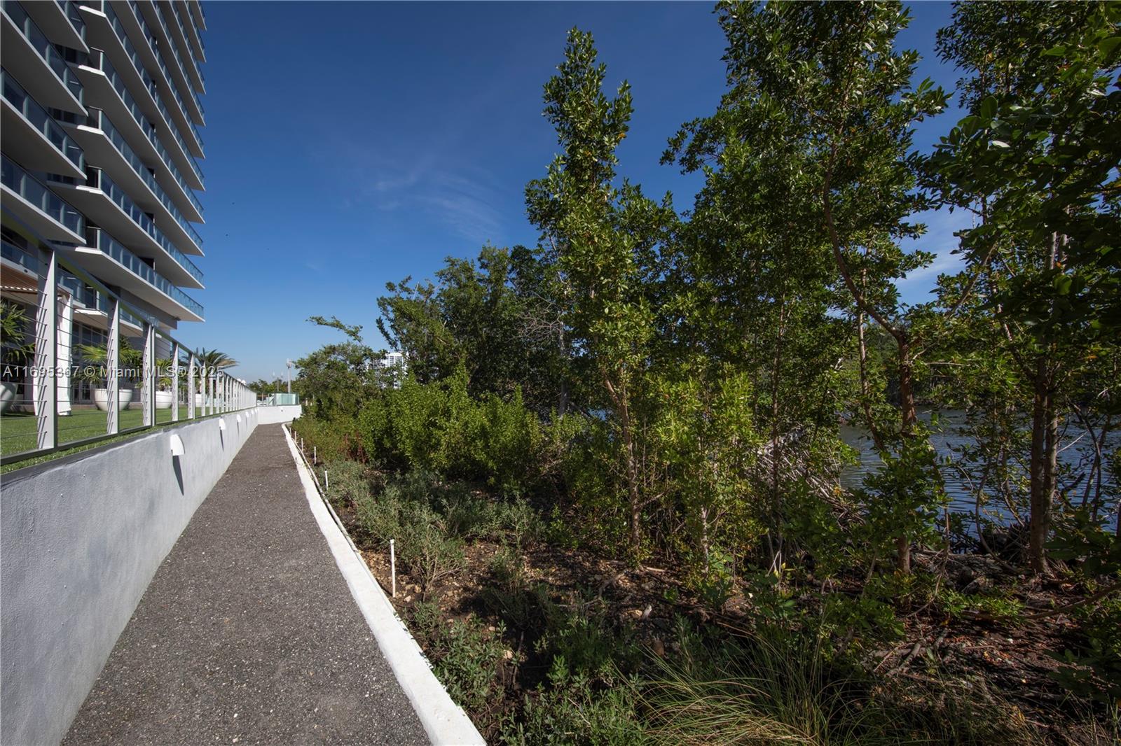 THE HARBOUR SOUTH CONDO - Residential