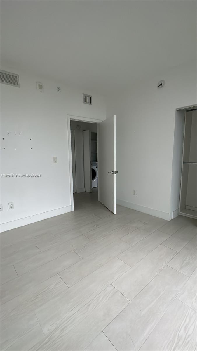 THE HARBOUR SOUTH CONDO - Residential