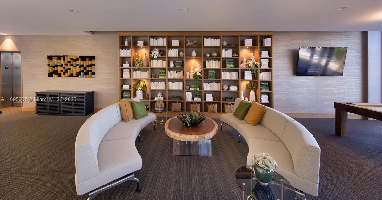 THE HARBOUR SOUTH CONDO - Residential