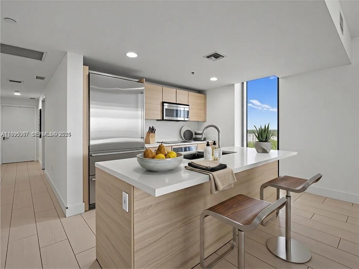 THE HARBOUR SOUTH CONDO - Residential