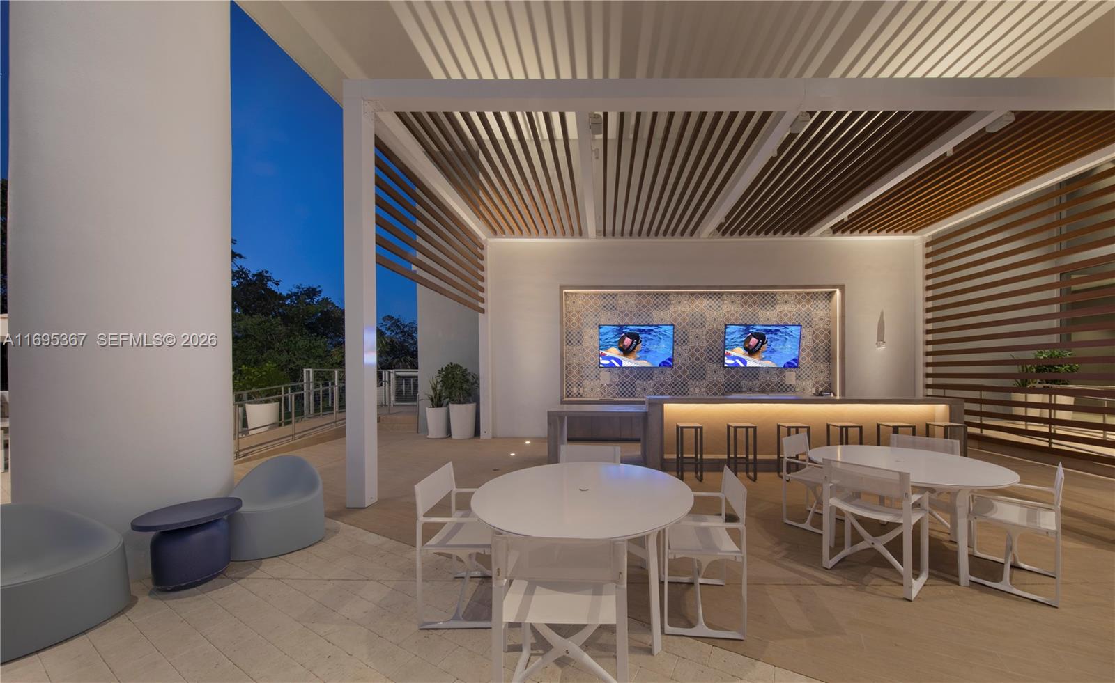 THE HARBOUR SOUTH CONDO - Residential