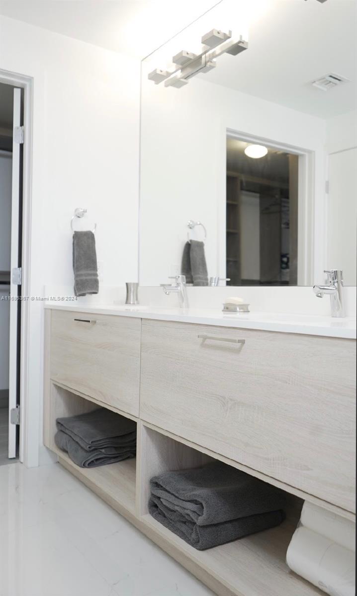 THE HARBOUR SOUTH CONDO - Residential