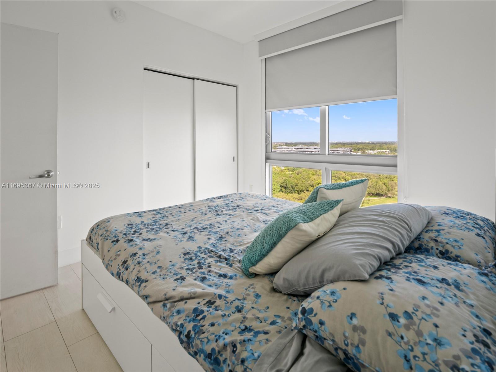 THE HARBOUR SOUTH CONDO - Residential