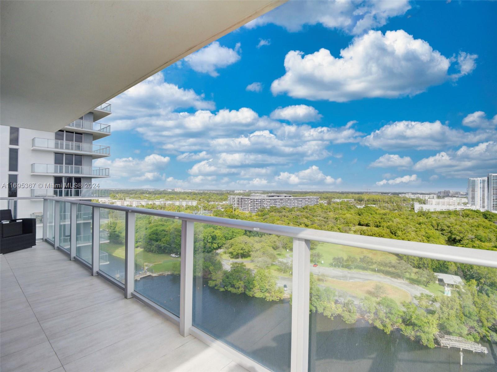 THE HARBOUR SOUTH CONDO - Residential