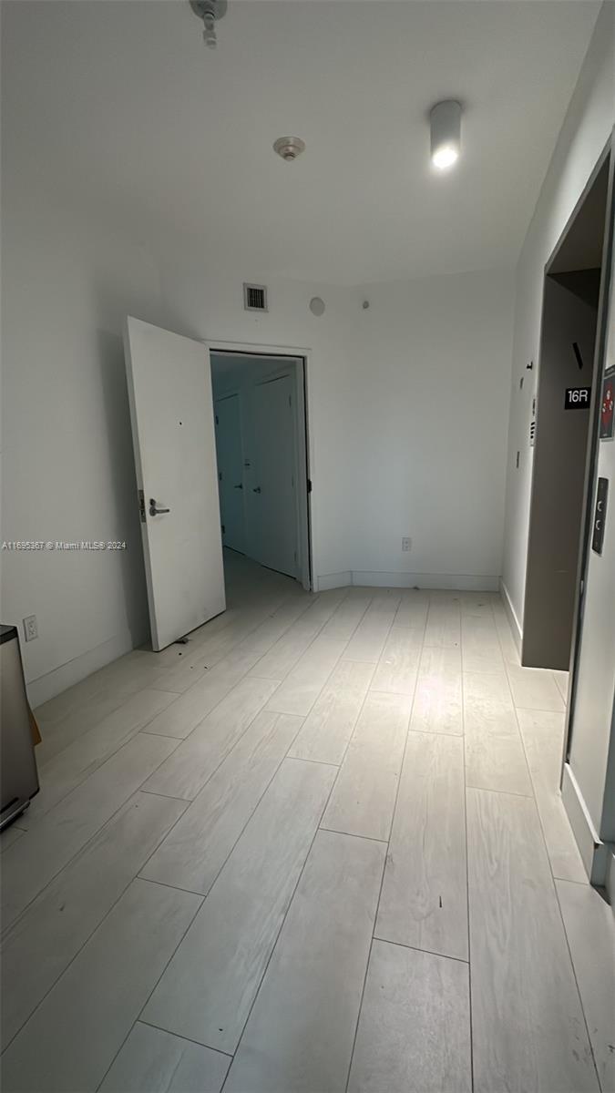 THE HARBOUR SOUTH CONDO - Residential