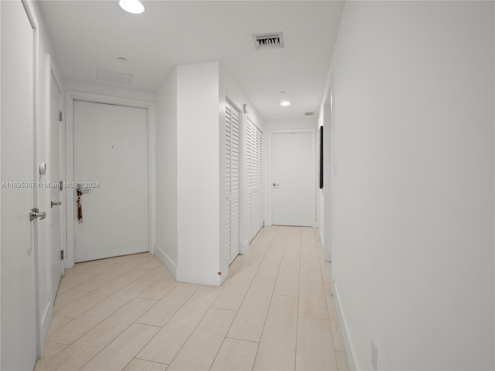 THE HARBOUR SOUTH CONDO - Residential