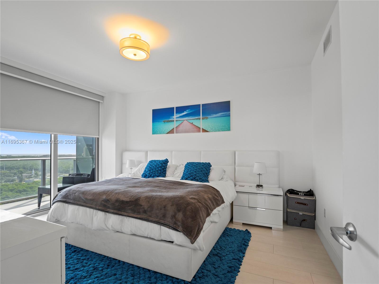 THE HARBOUR SOUTH CONDO - Residential