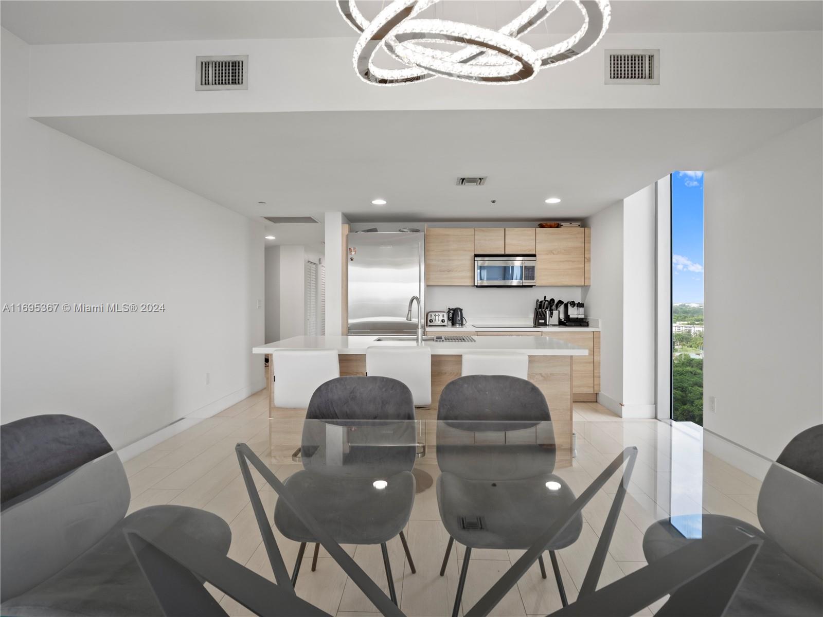 THE HARBOUR SOUTH CONDO - Residential