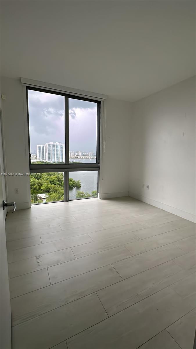 THE HARBOUR SOUTH CONDO - Residential