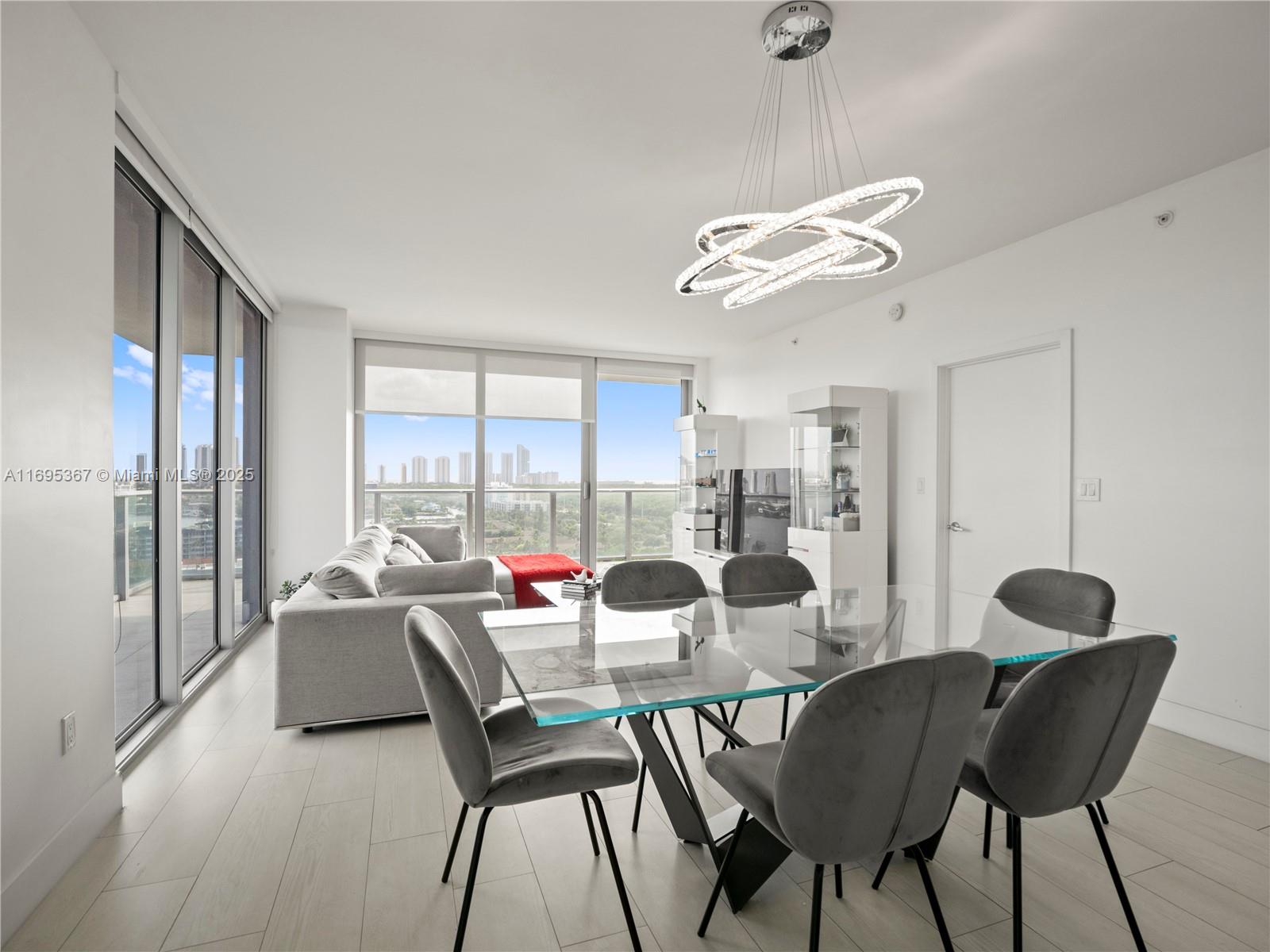 THE HARBOUR SOUTH CONDO - Residential