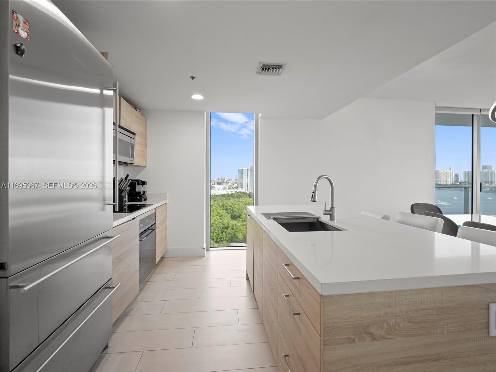 THE HARBOUR SOUTH CONDO - Residential