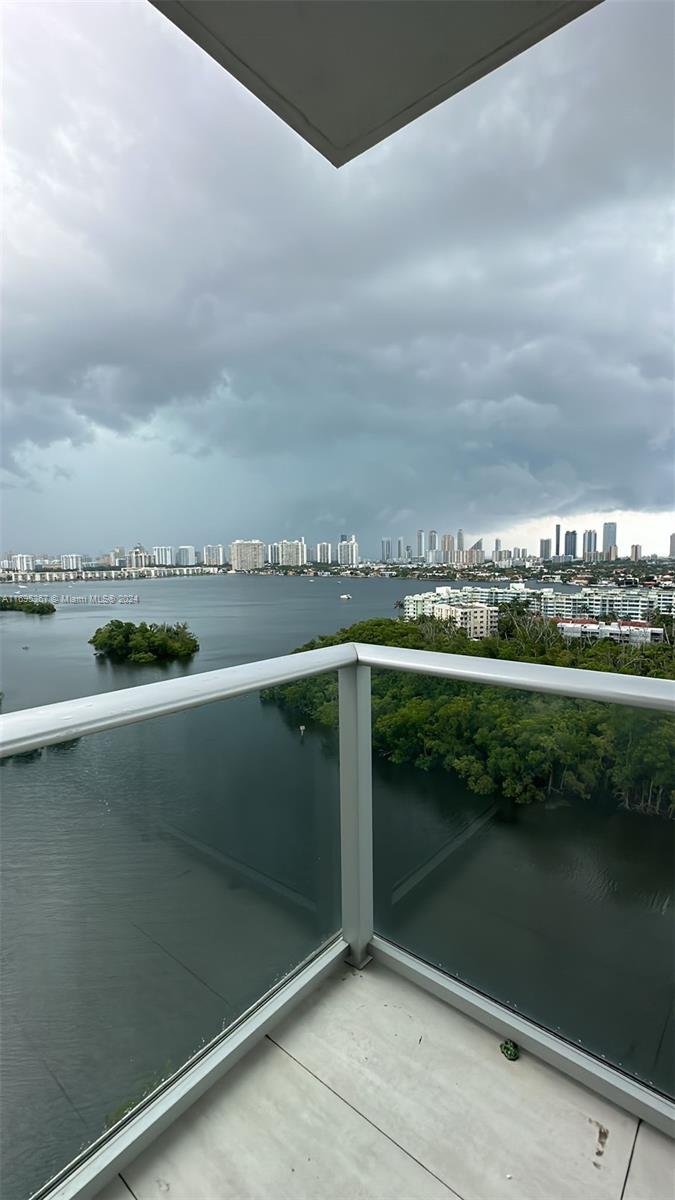 THE HARBOUR SOUTH CONDO - Residential