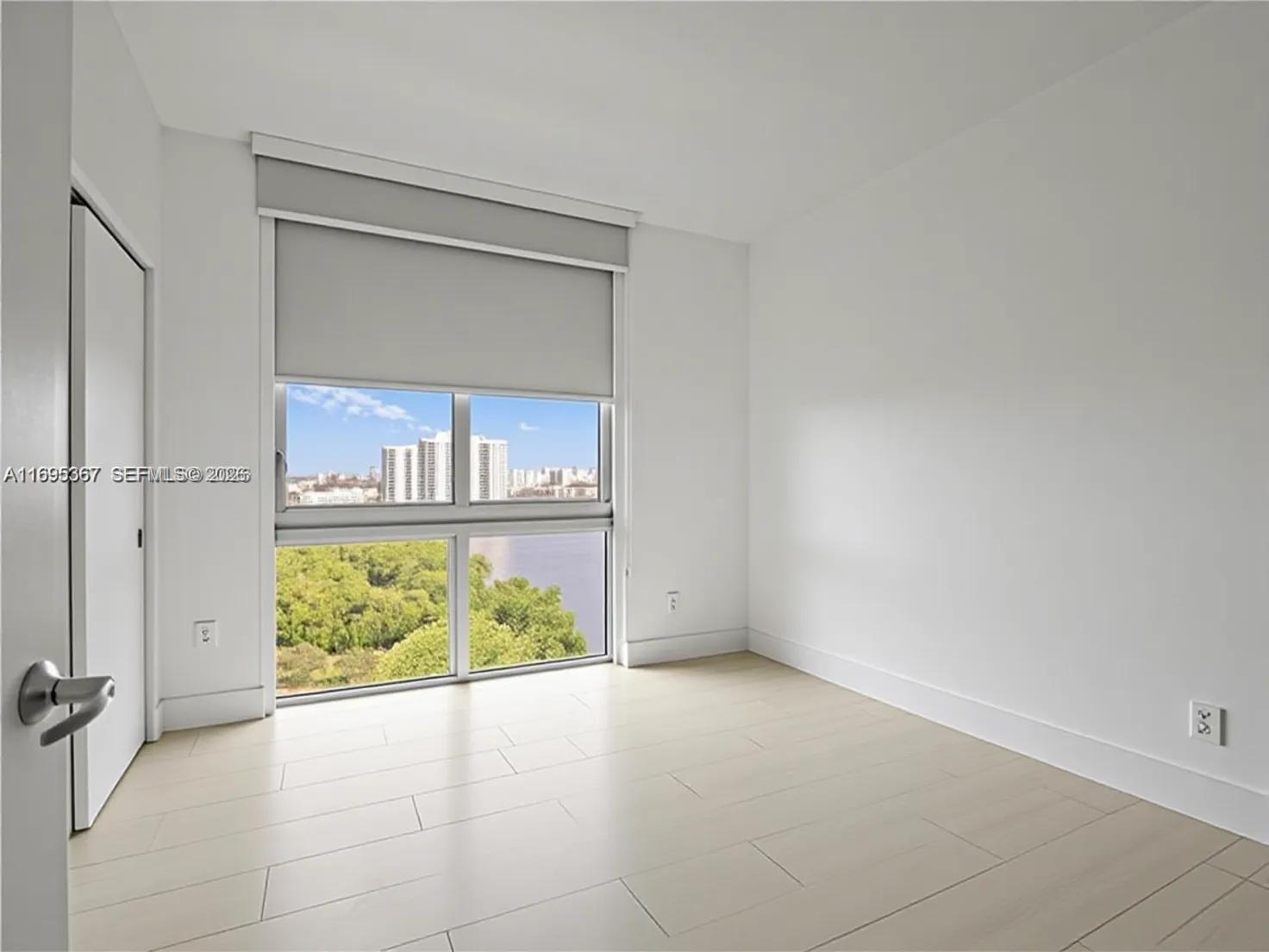 THE HARBOUR SOUTH CONDO - Residential