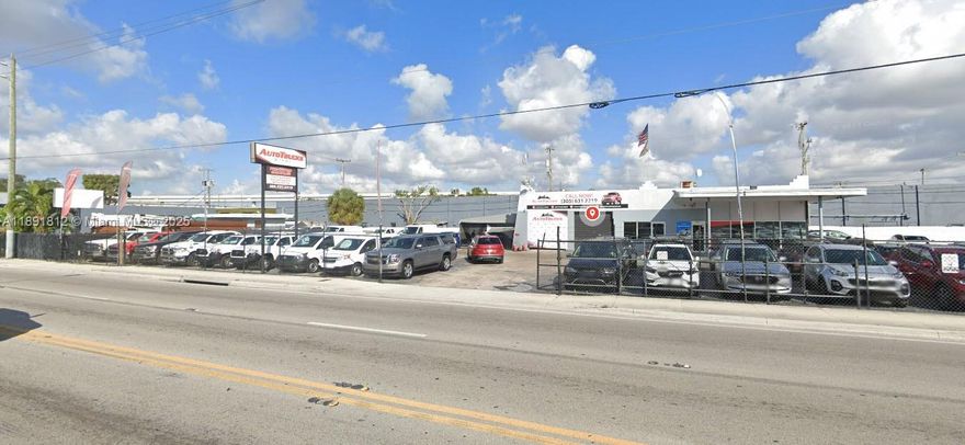 For lease Retail Ideal for Car Dealer  25048 SQ FT of Commercial land Zoning T-6-8 with 235 Linear Feet on 36 Street Zoning T-6-8 
Easy access to Miami International Airport , Doral, Wynwood and Down Town Miami