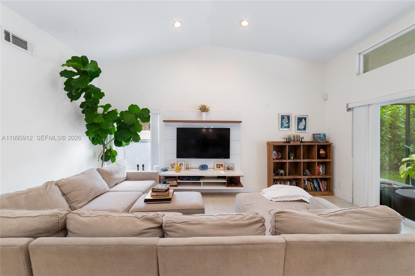 ISLAND LAKES SEC 1 1 - Residential