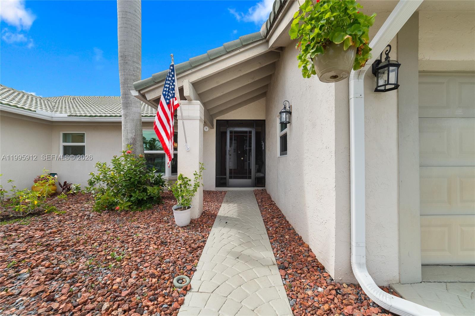 11690 Island Lakes Ln