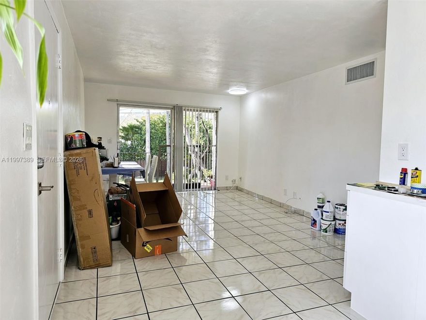 This property has an excellent location in a very quiet area, close to US1, shopping centers, restaurants, etc.
The kitchen has been renovated and the entire unit has been recently painted.