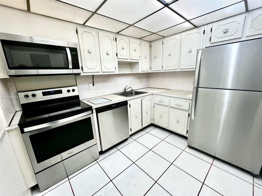 Great location priced below market, close to shops, restaurants, banks, grocery stores and only a short drive to the beach, it  will be freshly painted before new tenant moves in, association request a 680-credit score from each applicant.
Amenities are closed for renovations.