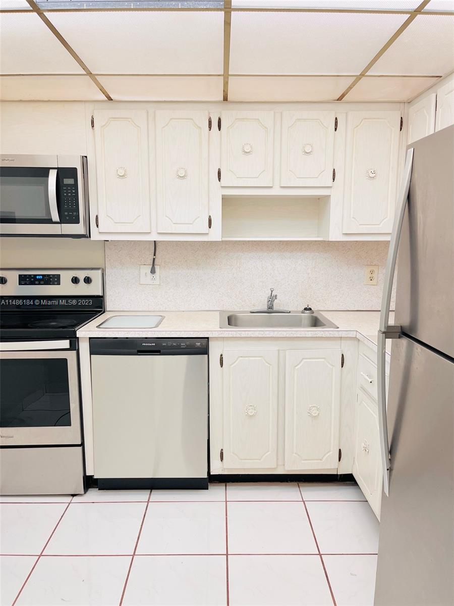 SAILBOAT CAY CONDO - Residential Lease