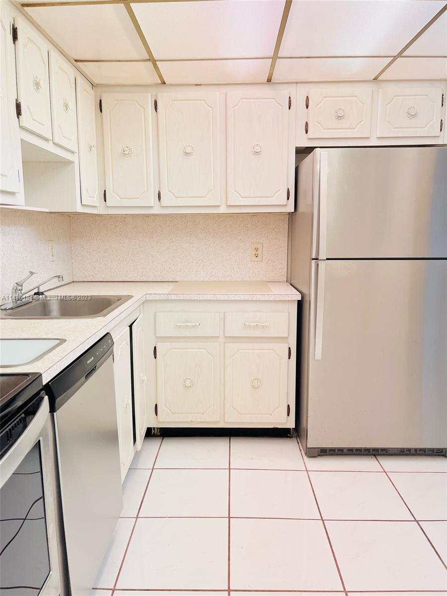 SAILBOAT CAY CONDO - Residential Lease