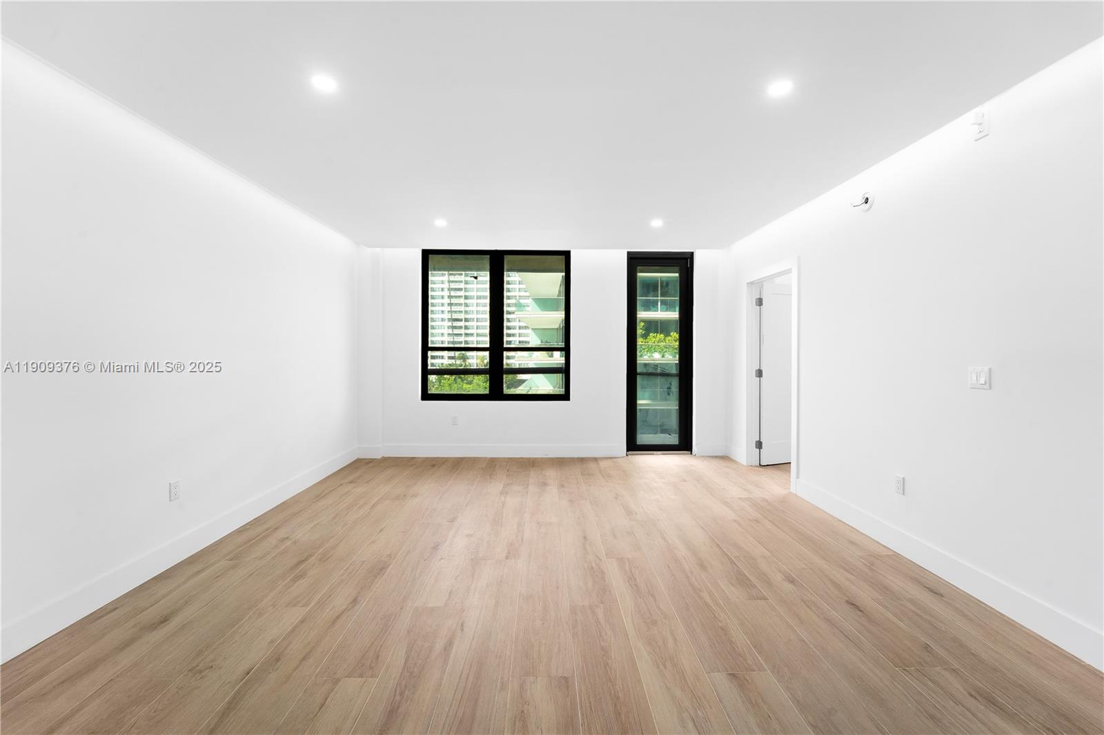 THE PLAZA OF BAL HARBOUR - Residential Lease