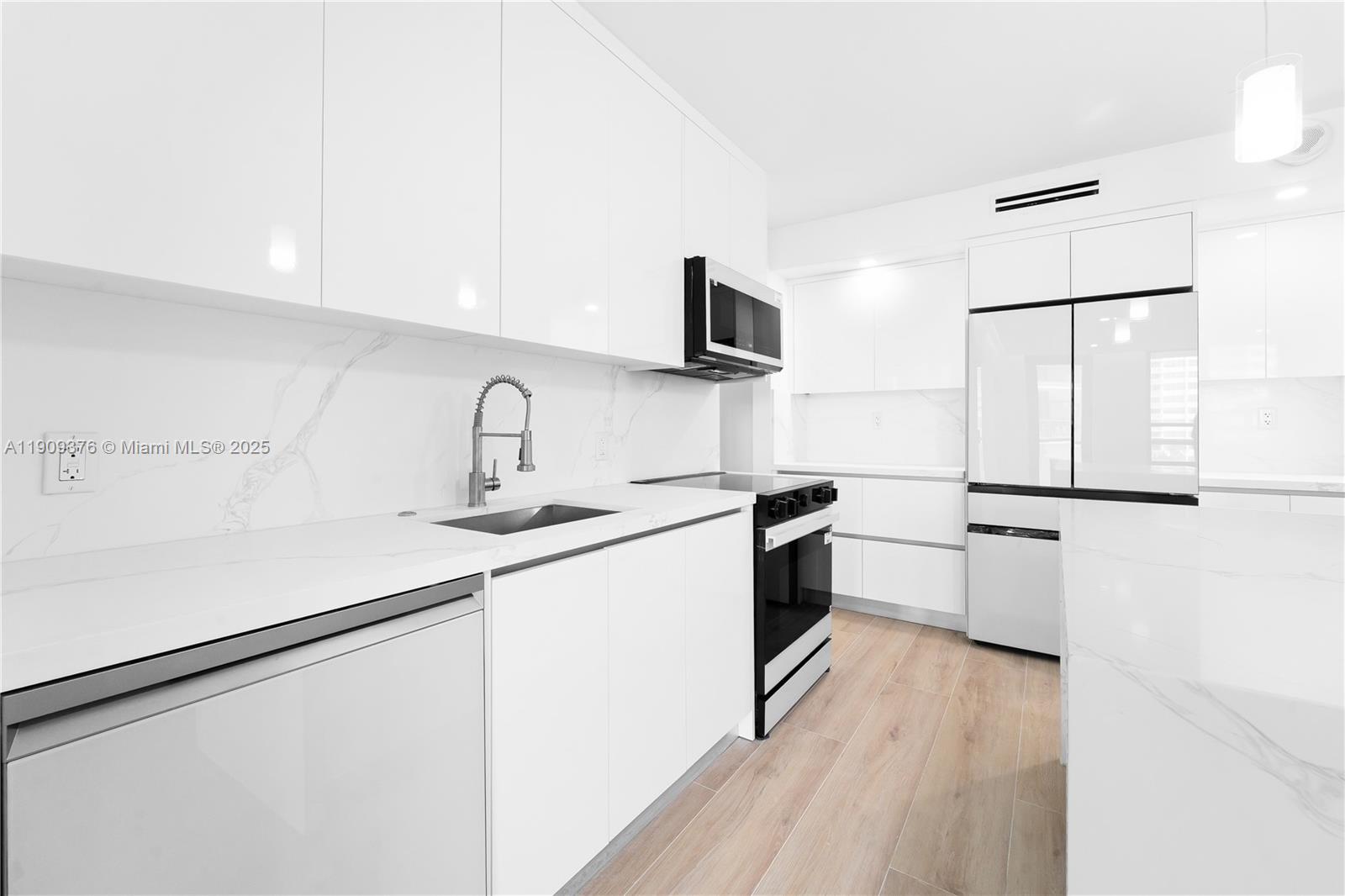 THE PLAZA OF BAL HARBOUR - Residential Lease