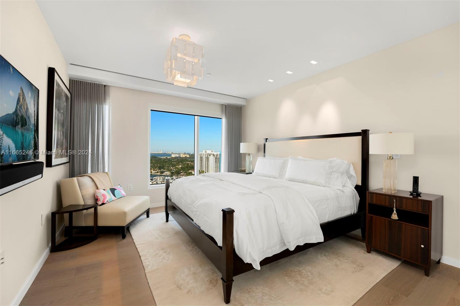 THE GRAND VENETIAN - Residential