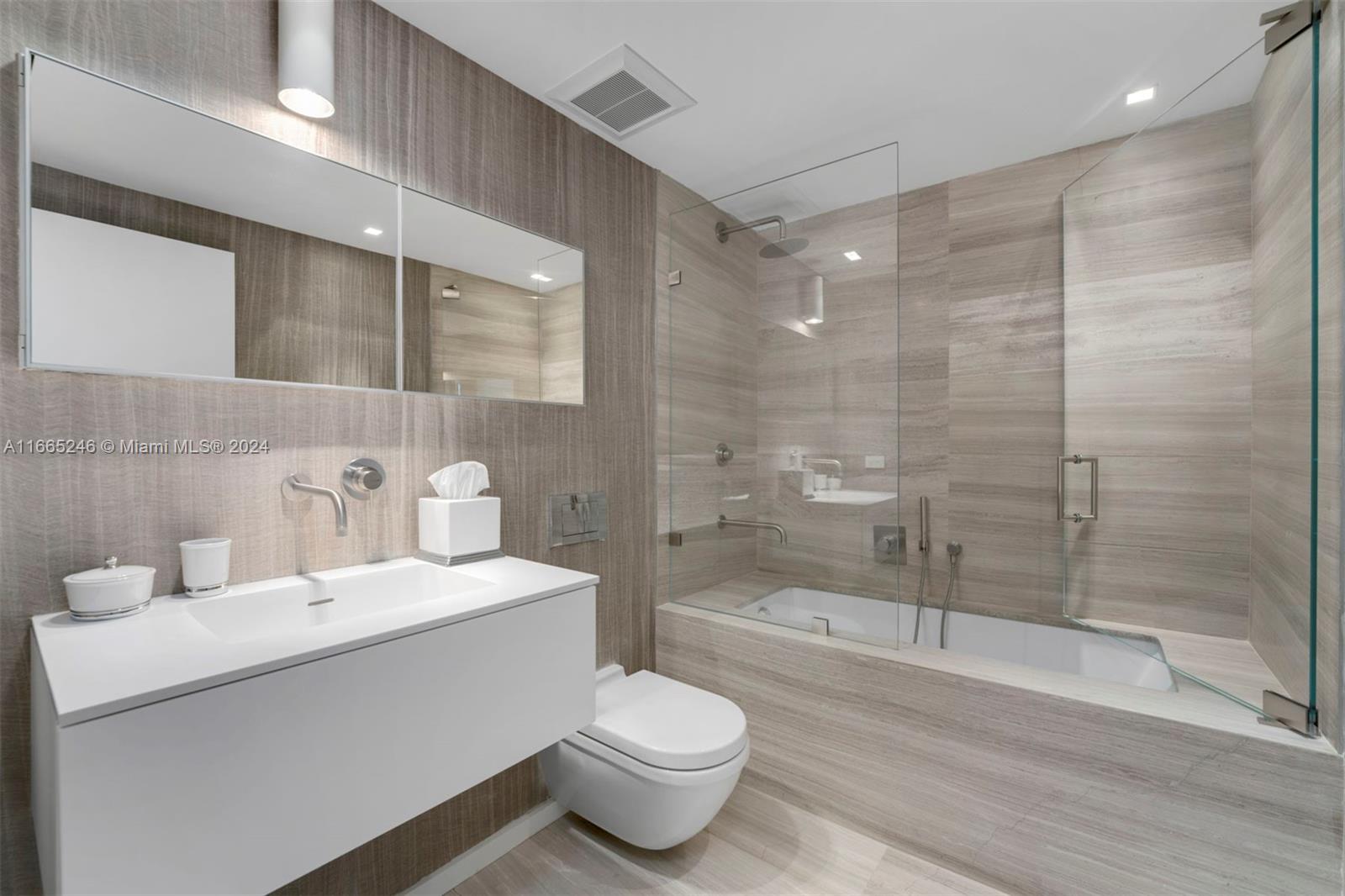 THE GRAND VENETIAN - Residential