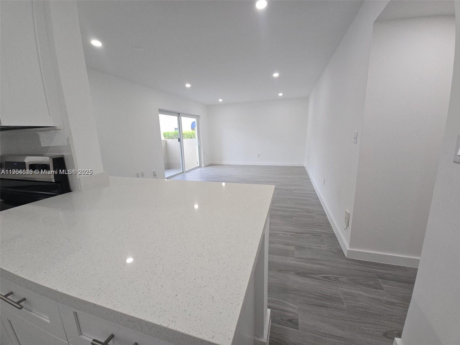 KINGS CREEK SO CONDO - Residential