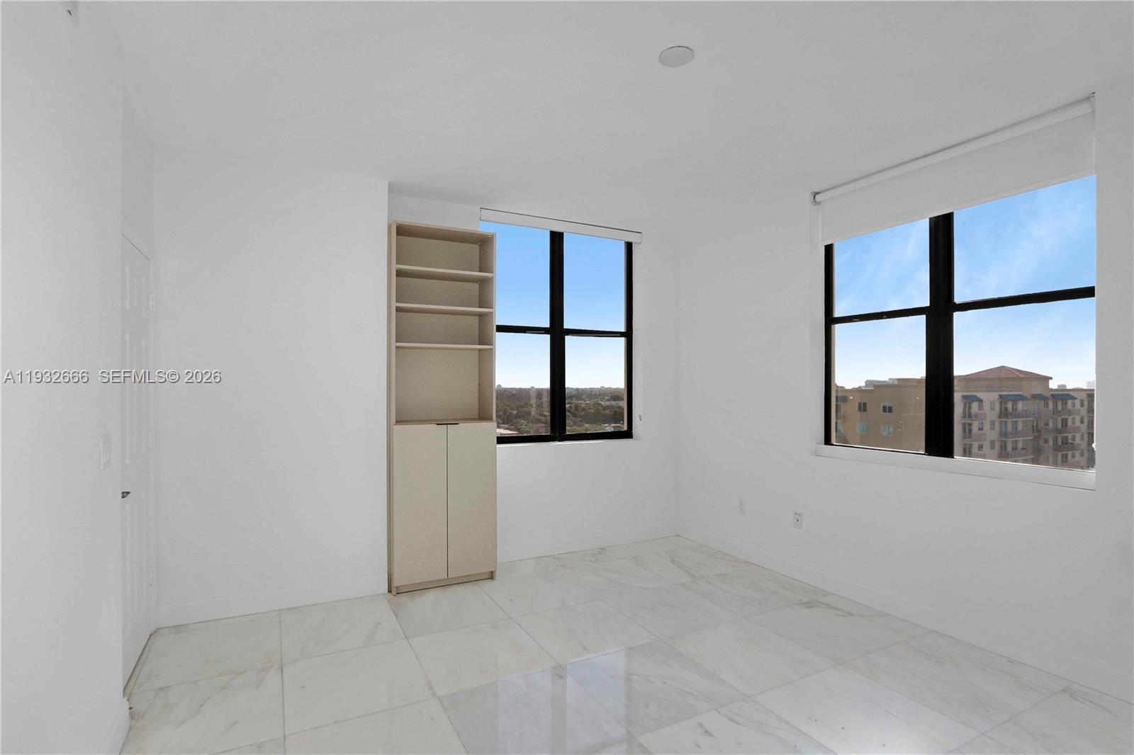 PUERTA DE PALMAS CONDO - Residential