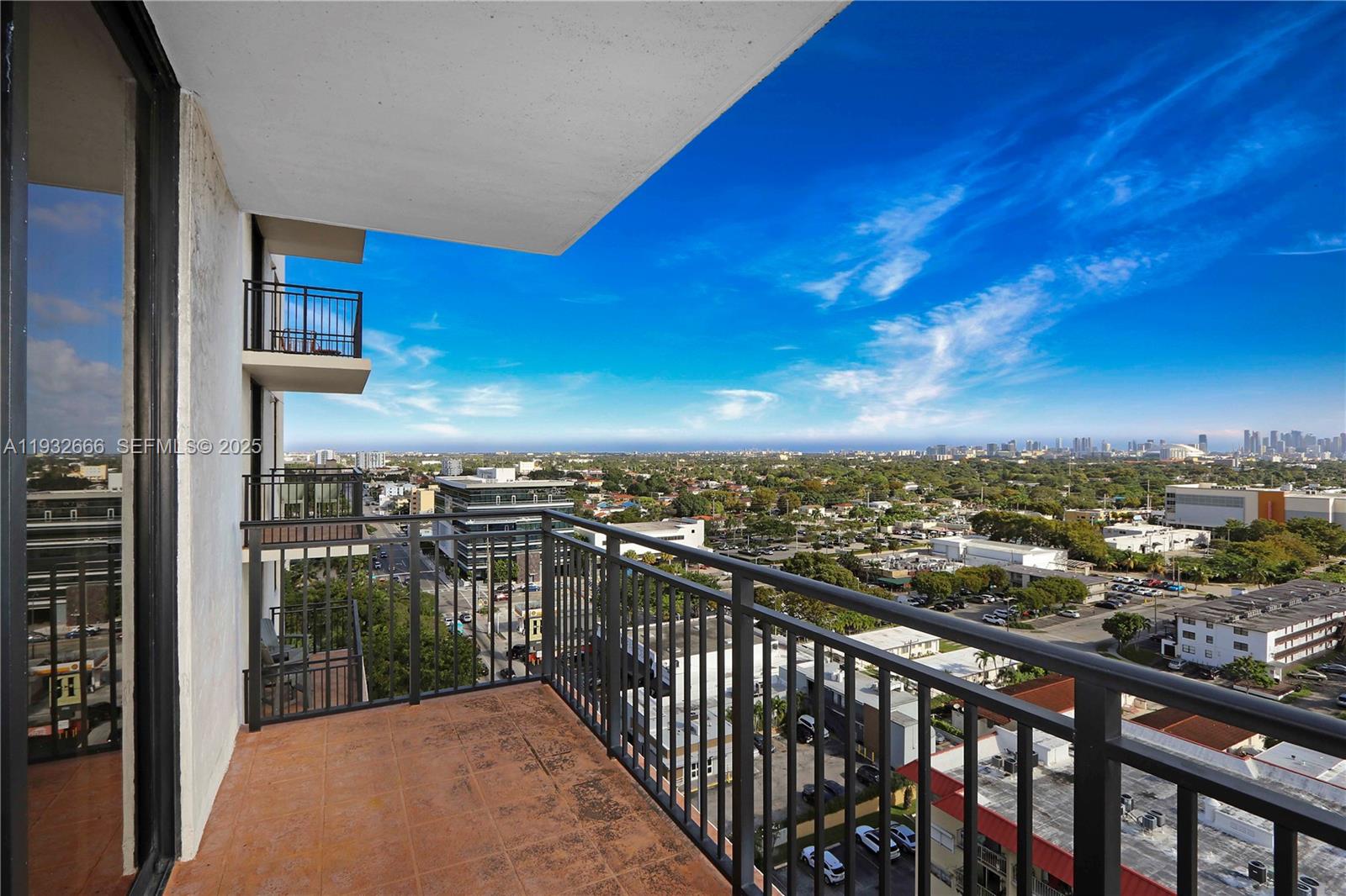 PUERTA DE PALMAS CONDO - Residential