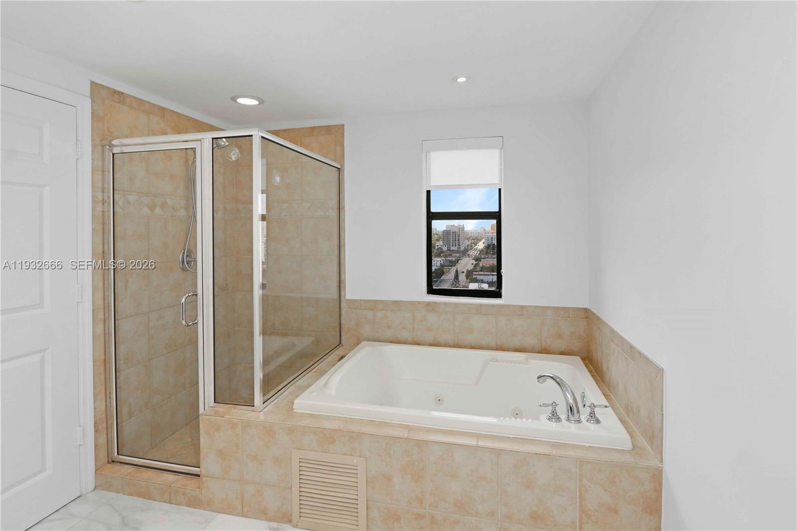 PUERTA DE PALMAS CONDO - Residential