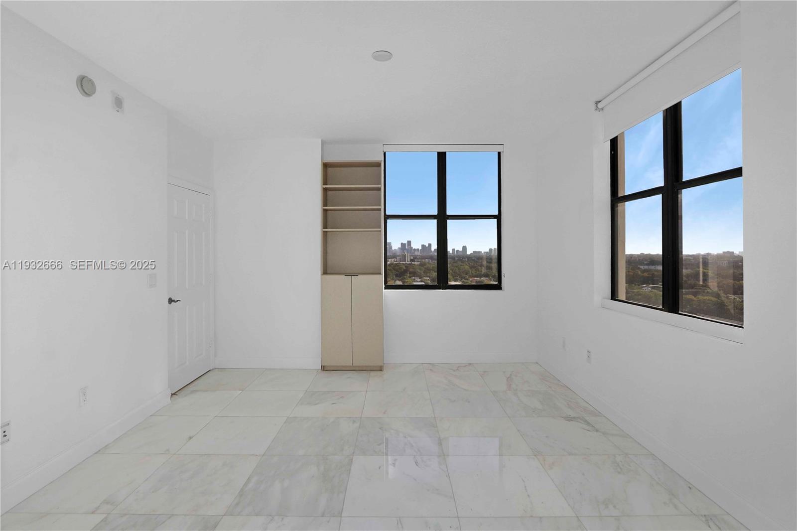 PUERTA DE PALMAS CONDO - Residential