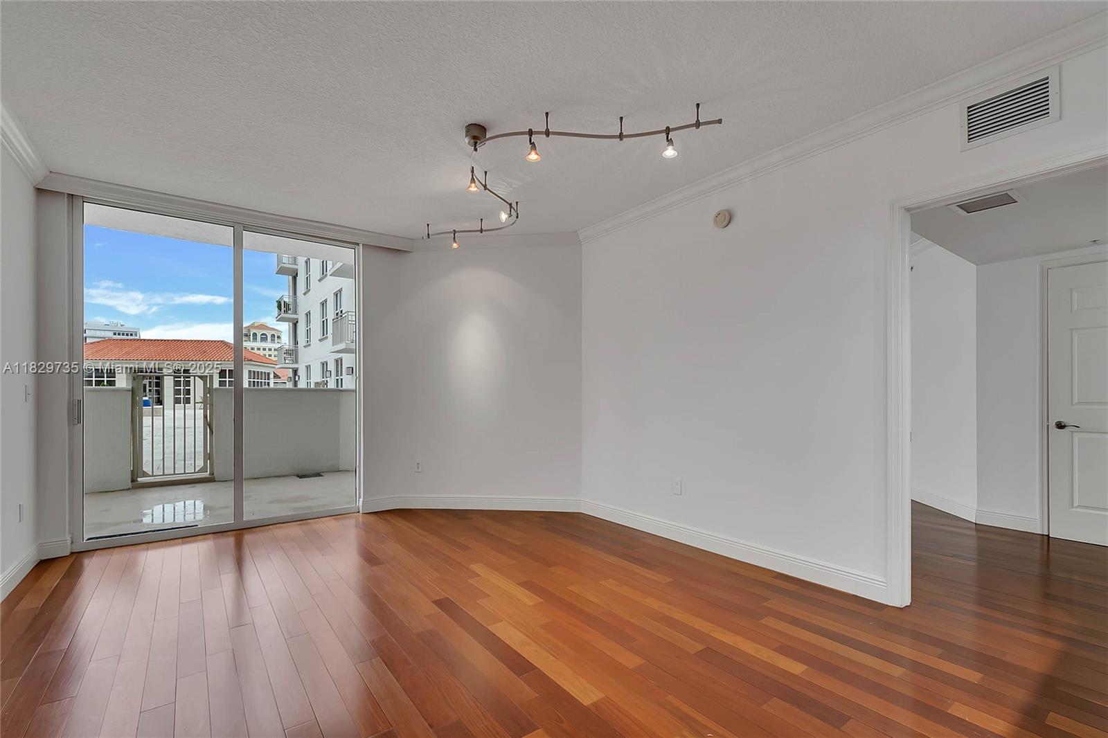 THE MINORCA CONDO - Residential