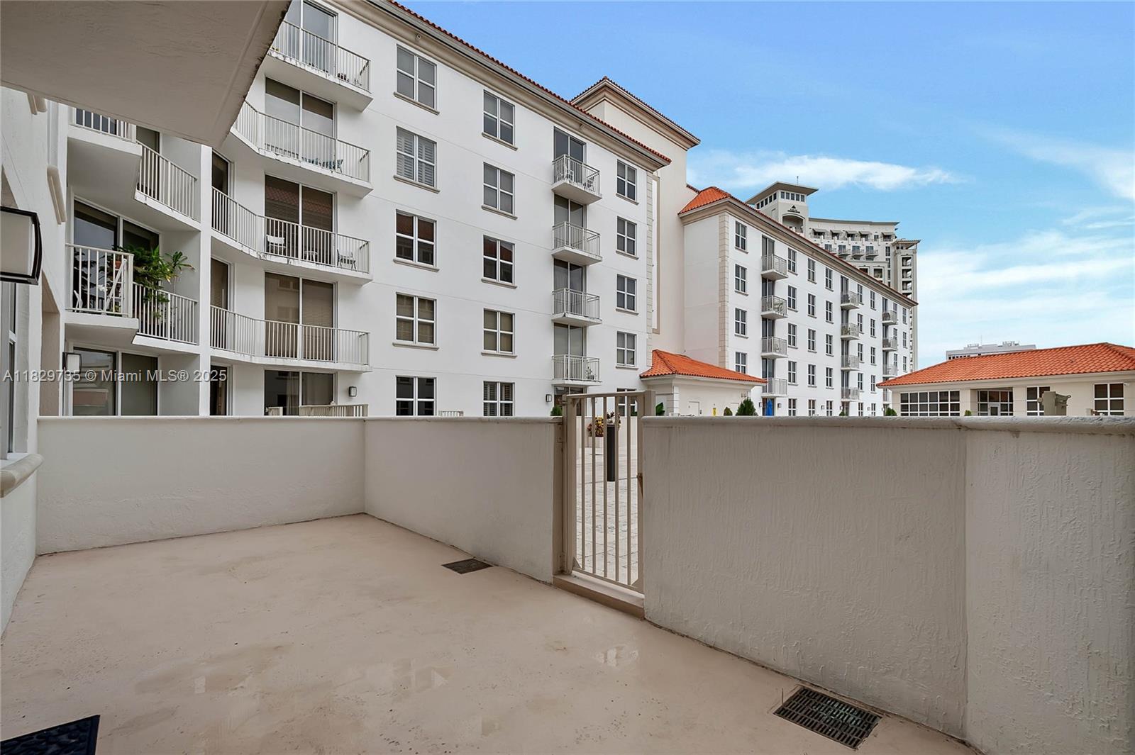 THE MINORCA CONDO - Residential