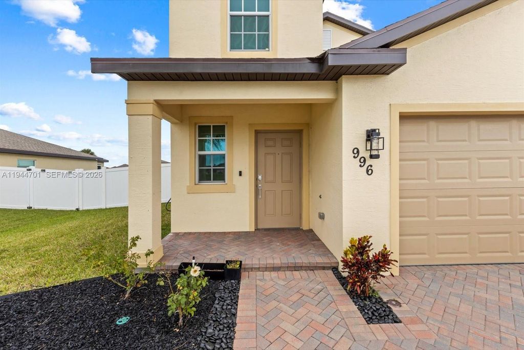 Photo of 996 Bent Creek Dr, Fort Pierce, FL 34947 (MLS # A11944701)