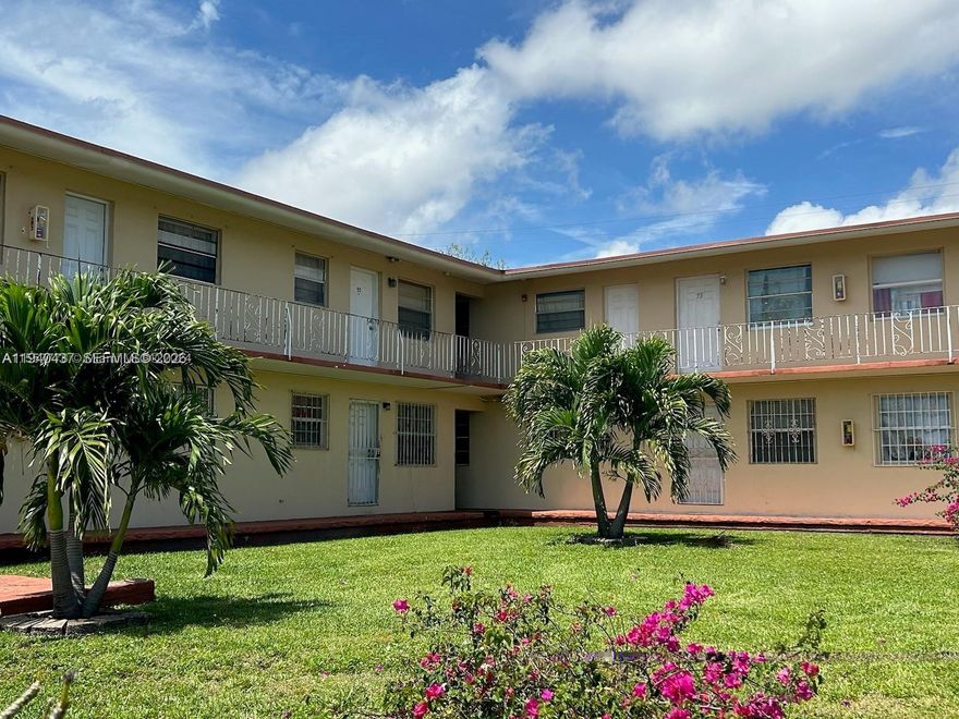 GREAT CONDITION SHOWS EXTREMLY WELL LOCATED CENTRAL MIAMI GREAT LOCATION, NEW PAINT, UPGRADED BATHROOM, KITCHEN IN NEW CONDITION, AND CENTRAL A/C. READY TO MOVE IN. NO PETS ALLOWED. EASY & APPROVAL THEY JUST FINISHED PUTTING A NEW ROOF AT THIS BUILDING.