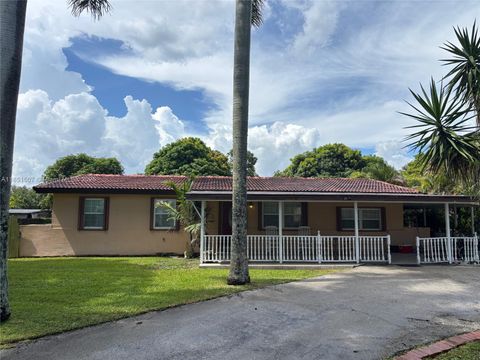 Photo of 13761 SW 37th Ct, Davie, FL 33330 (MLS # A11851507)