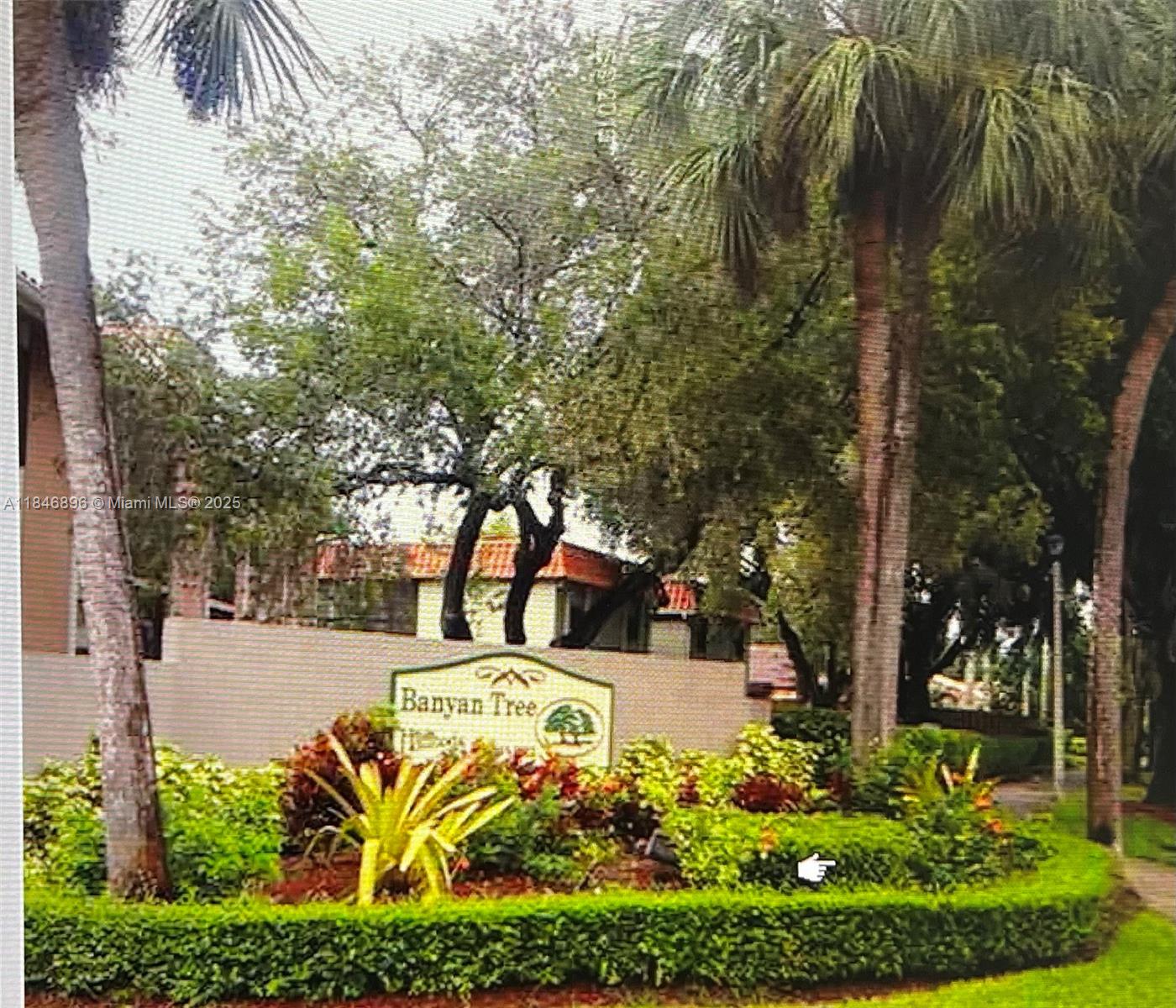3 BED/2 BATH CONDO AT THE HAMMOCKS. TILE FLOORS, COVERED PATIO. GREAT LOCATION MINUTES TO A+ SCHOOLS, CLOSE TO BEST SHOPPING CENTERS AND RESTAURANTS. ENJOY ALL AMENITIES AT THE HAMMOCKS COMMUNITY AND MORE.