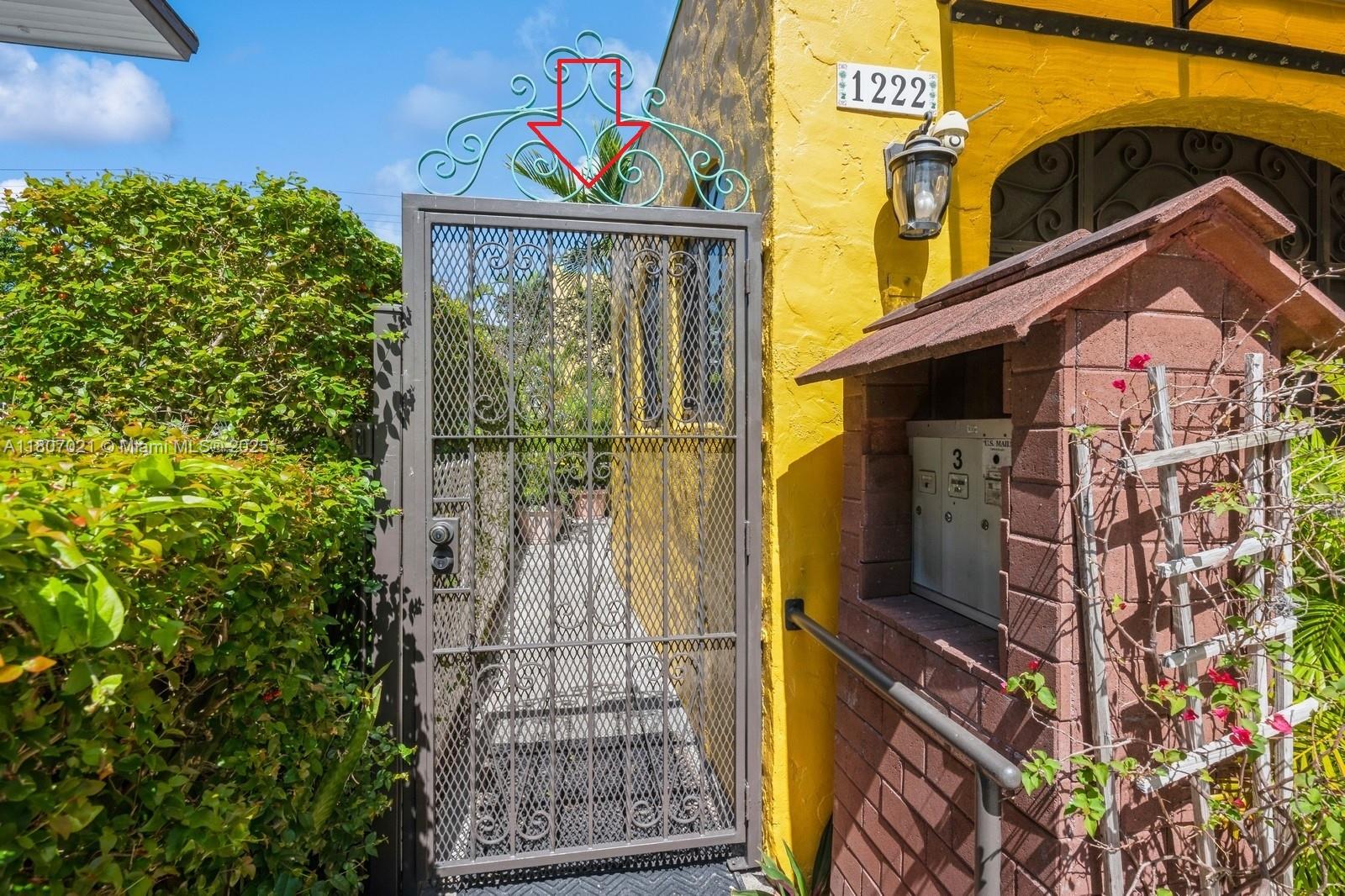 1222 Salzedo St 4, Coral Gables, Broward County, Florida - 1 Bedrooms  
1 Bathrooms - 