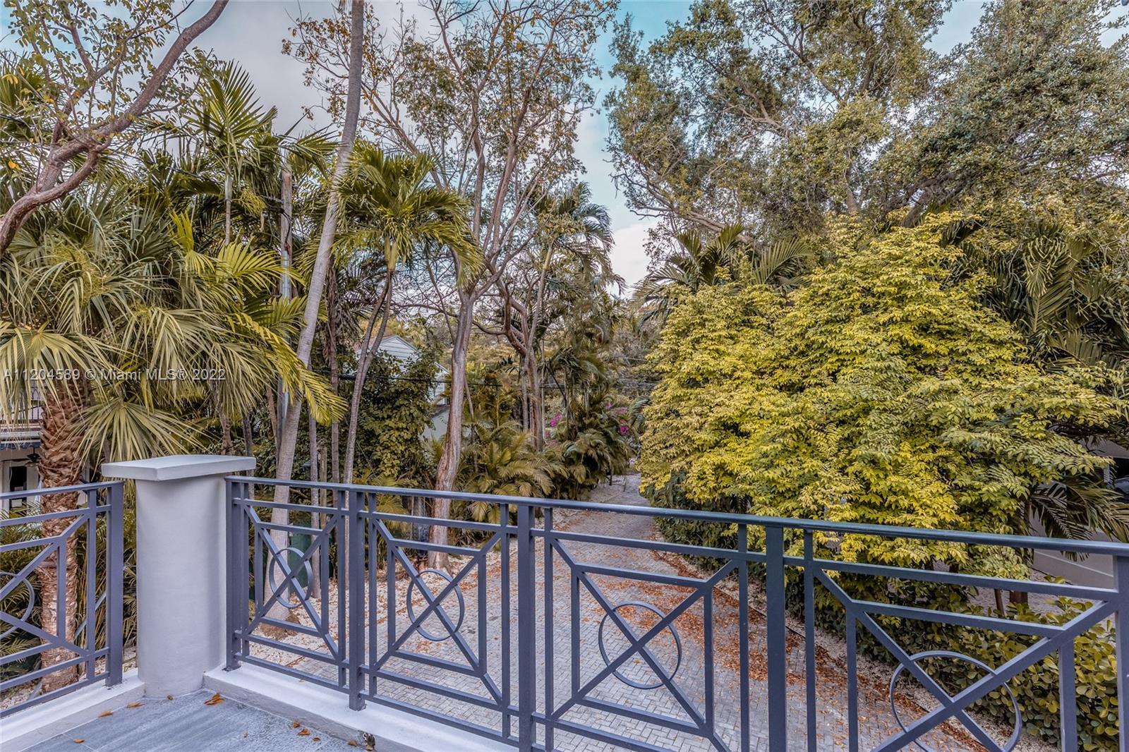 RACEYS PROPERTY - Residential Lease