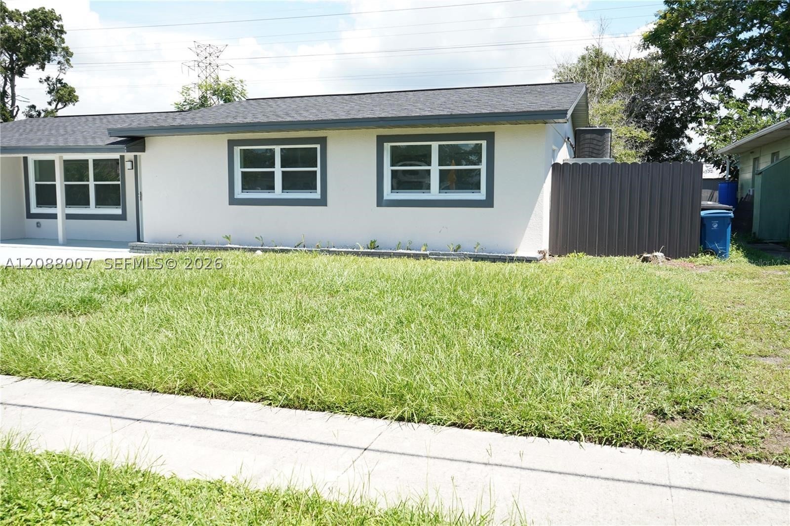311 COUNTRY CLUB DR