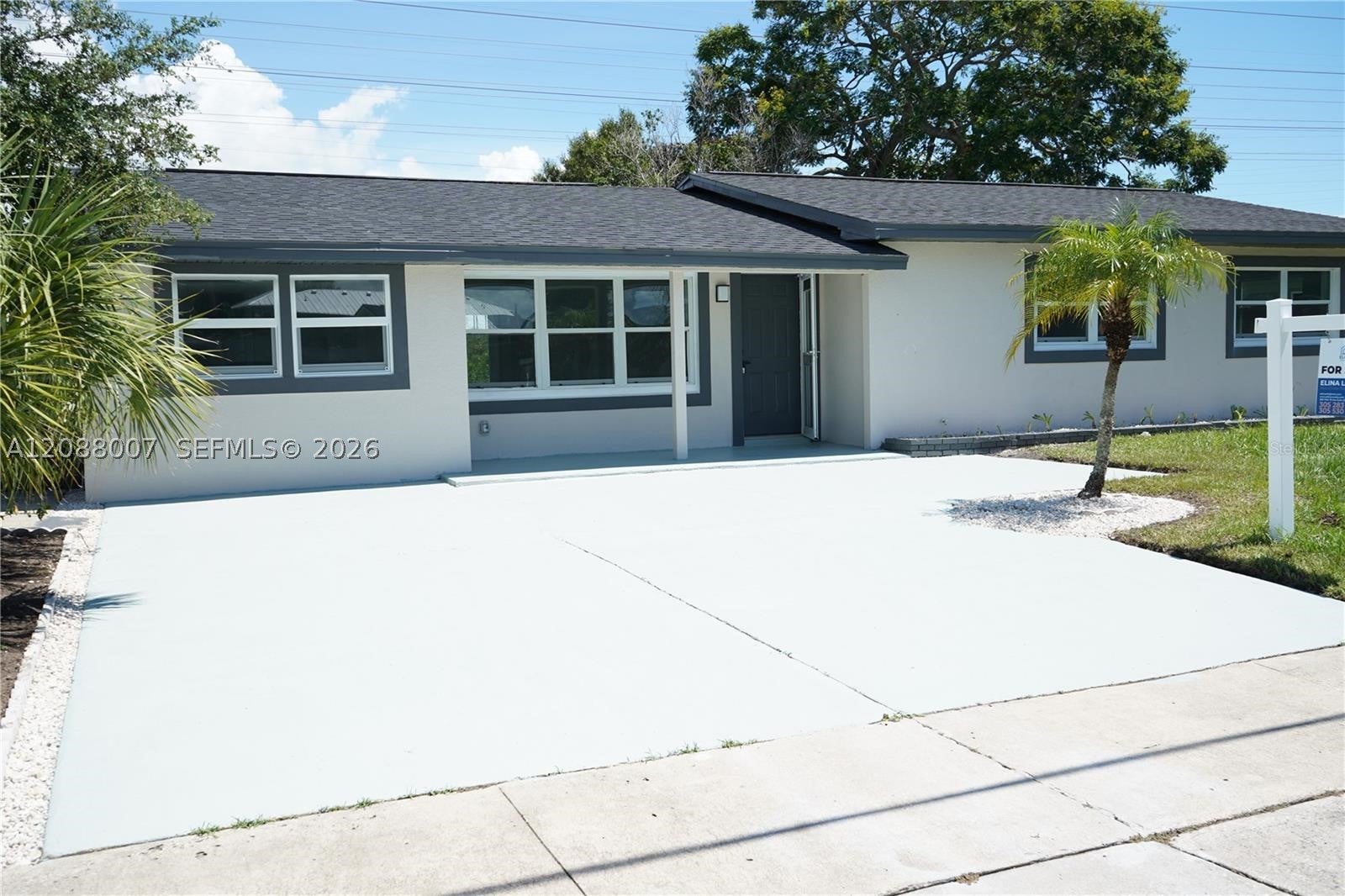 311 COUNTRY CLUB DR