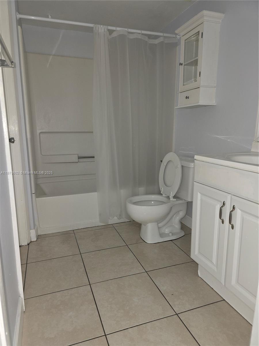 KENDALL LAKE TOWERS CONDO - Residential Lease