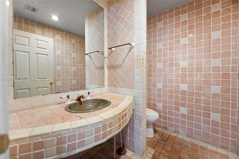 Tiny photo for 37 Fort Royal Is, Fort Lauderdale, FL 33308 (MLS # A12006204)