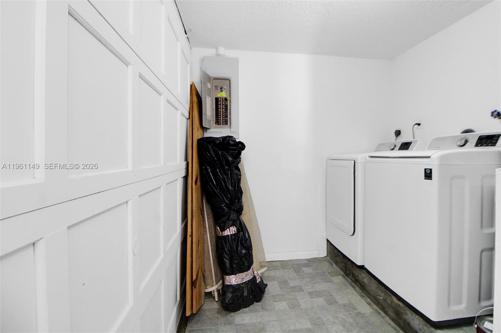 LIVE OAK OF THE HAMMOCKS - Residential