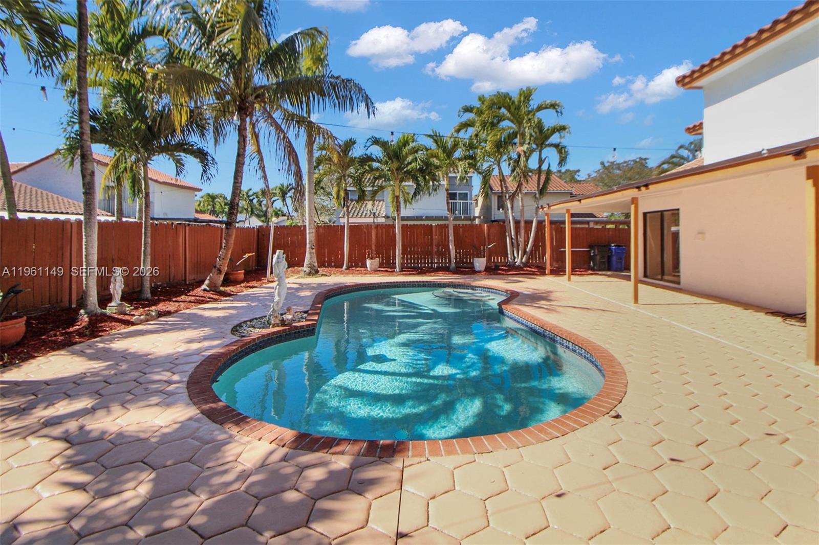 LIVE OAK OF THE HAMMOCKS - Residential