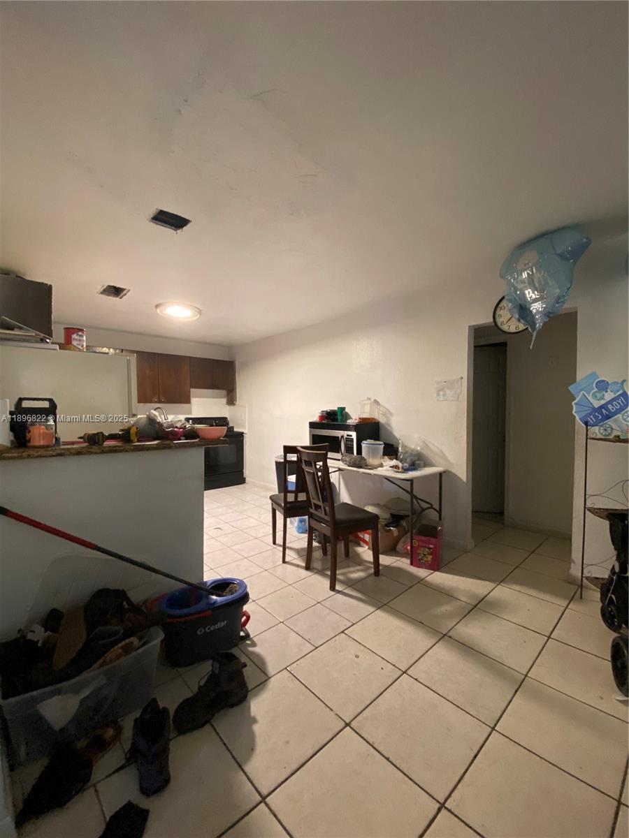 DEL PRADO GARDENS SEC 3 - Residential