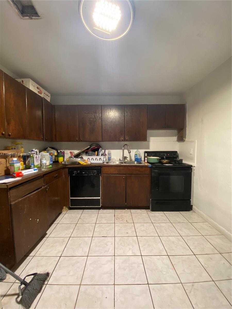 DEL PRADO GARDENS SEC 3 - Residential